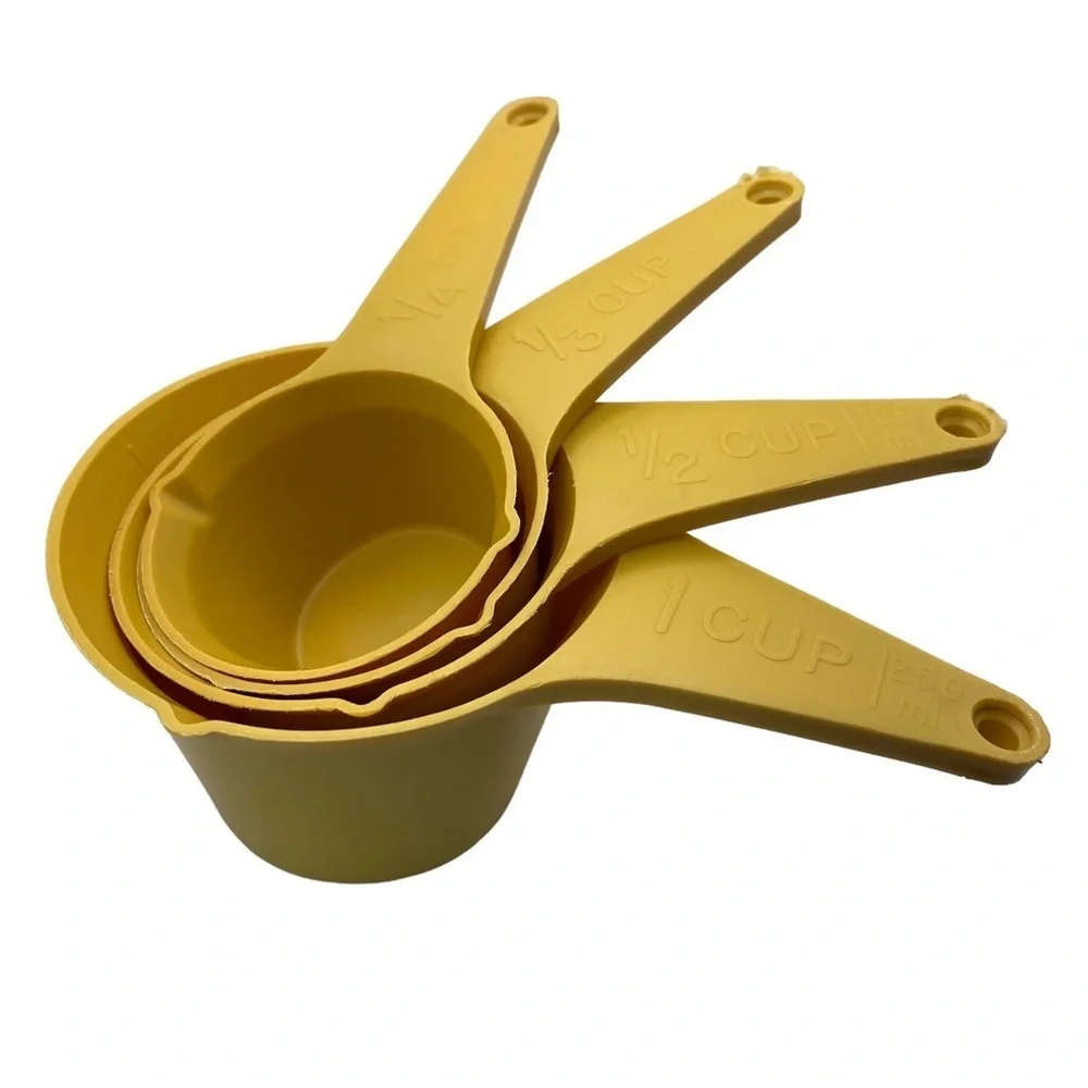 Vintage Foley Plastic Yellow Harvest Gold 4 Piece Measuring Cups